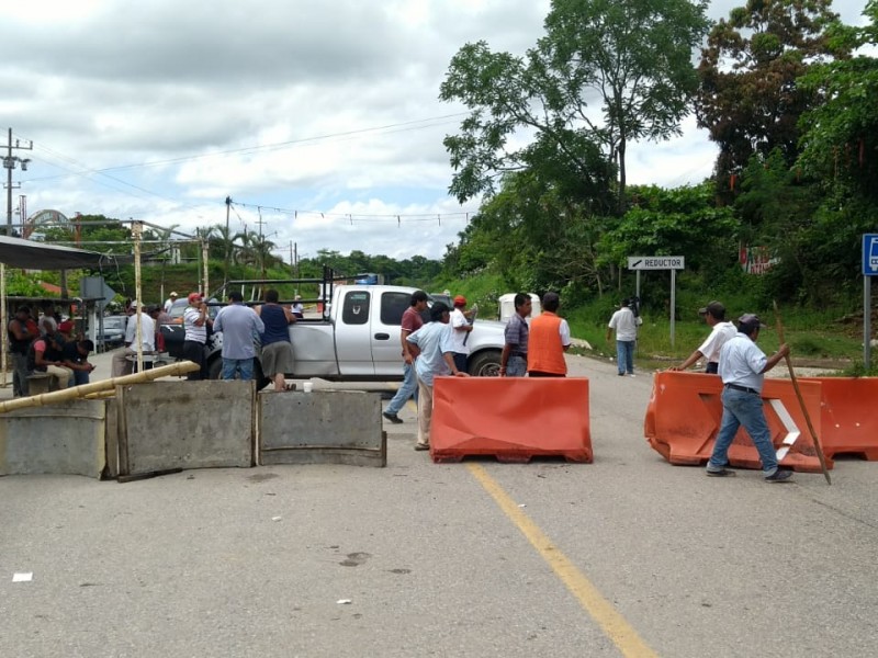 Pobladores de Tolosita liberan carretera federal