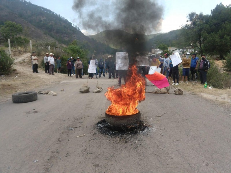 Pobladores de Zautla se manifiestan tras ser ignorados por alcalde