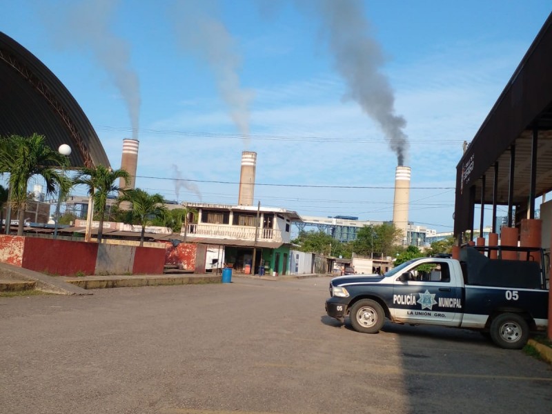 Pobladores denuncian expulsión de cenizas en termoeléctrica de Petacalco