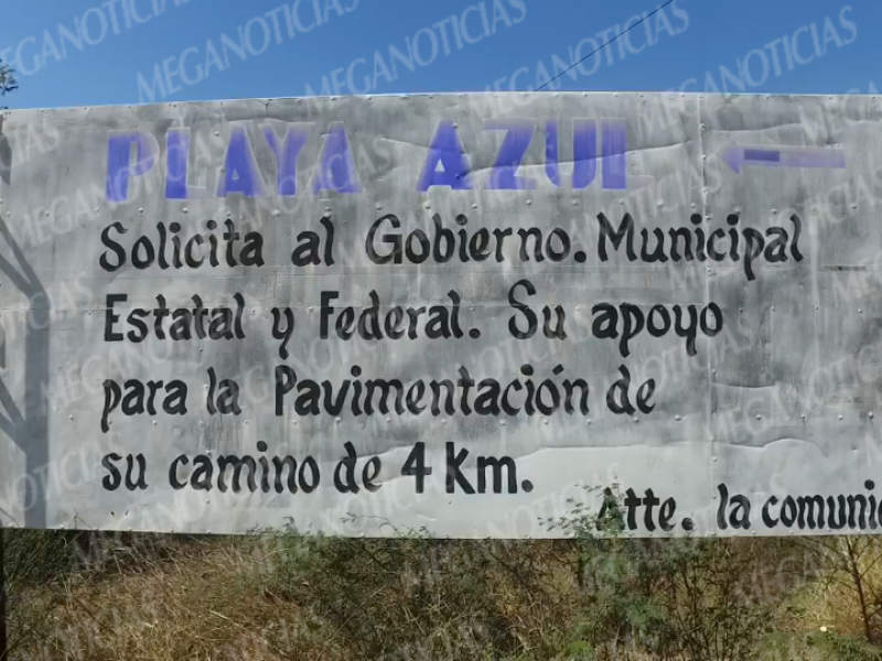 Pobladores exigen pavimentación de entrada a Playa Azul