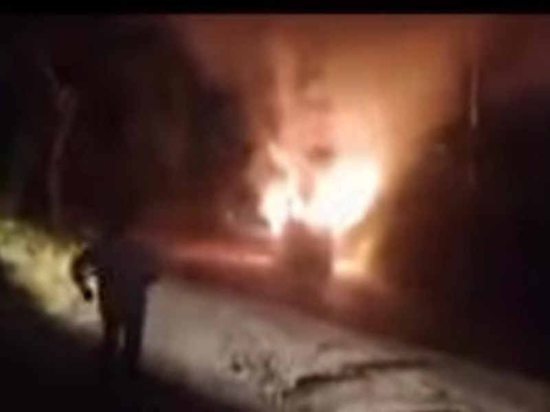 Pobladores queman patrulla en Atoyac
