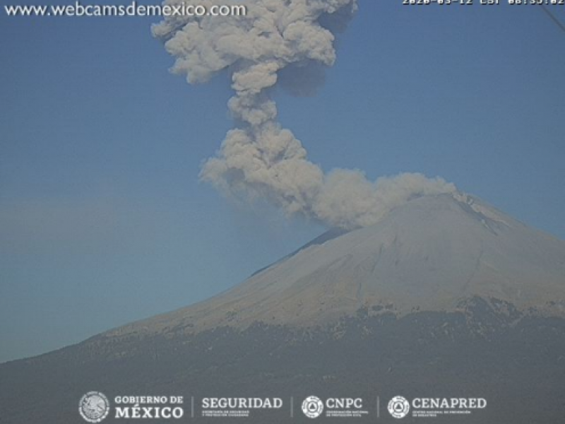 Pobladores visitan al Popocatepetl en su santo