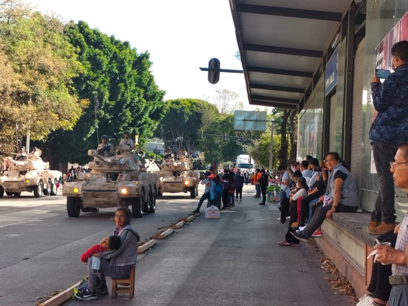 Poblanos acuden al desfile del 16 de septiembre