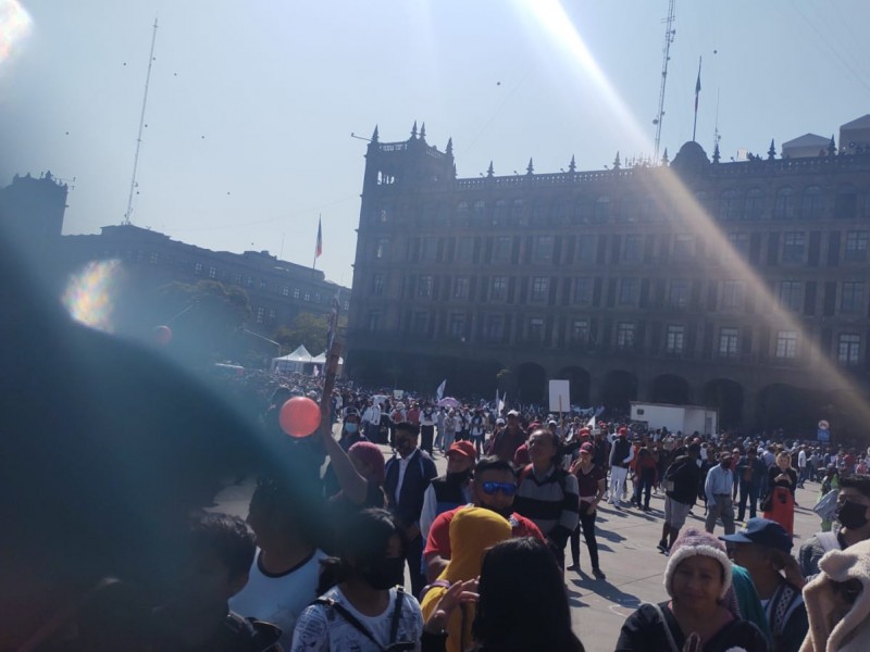 Poblanos acuden obligados a la marcha a favor de AMLO