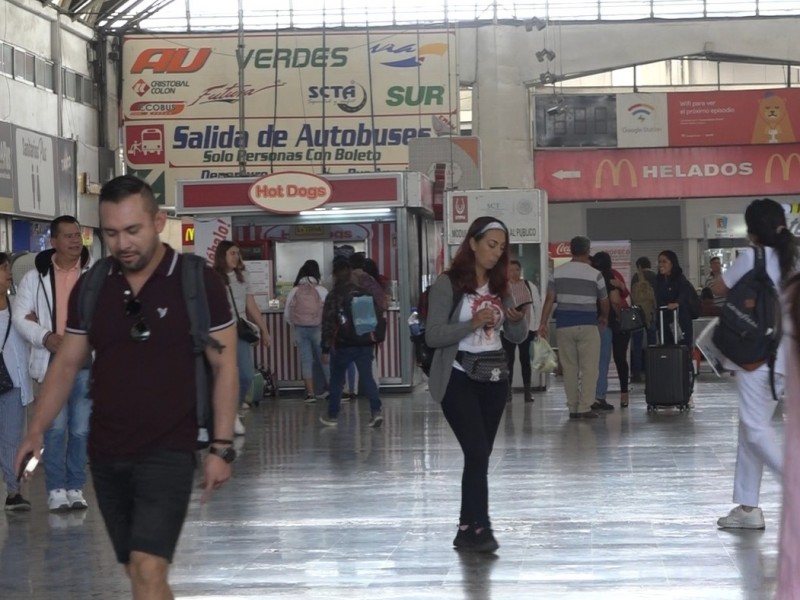 Poblanos comienzan a salir de vacaciones