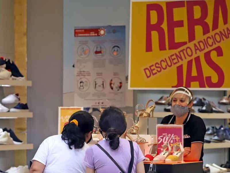 Poblanos comprarán menos regalos navideños este año por altos precios