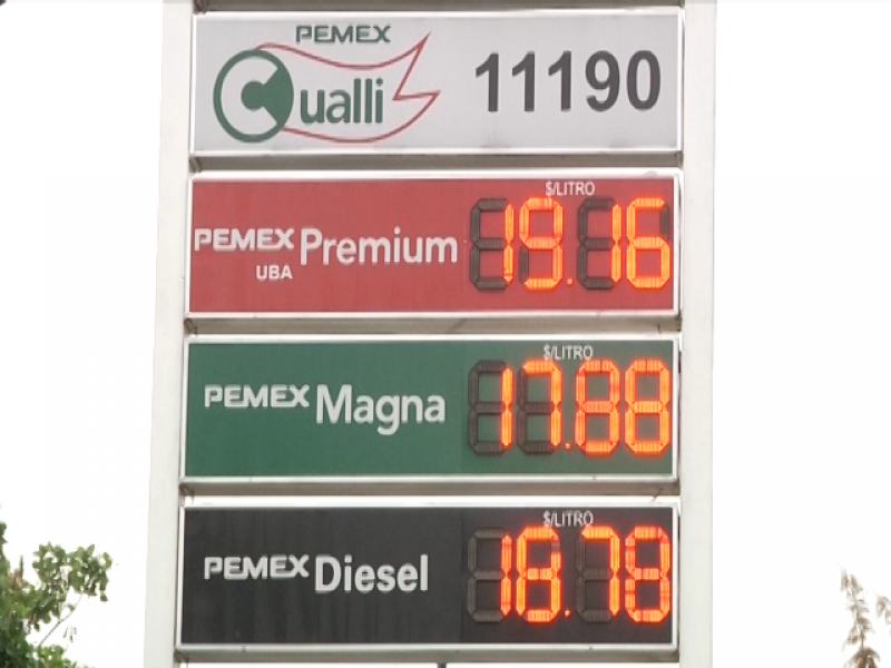 Poblanos molestos por altos precios en gasolina