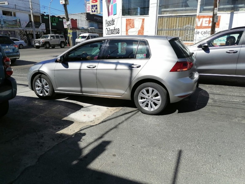 Vecinos generan afectaciones en calles de la capital