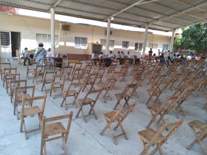 Poca gente acude a vacunarse en San Blas Atempa