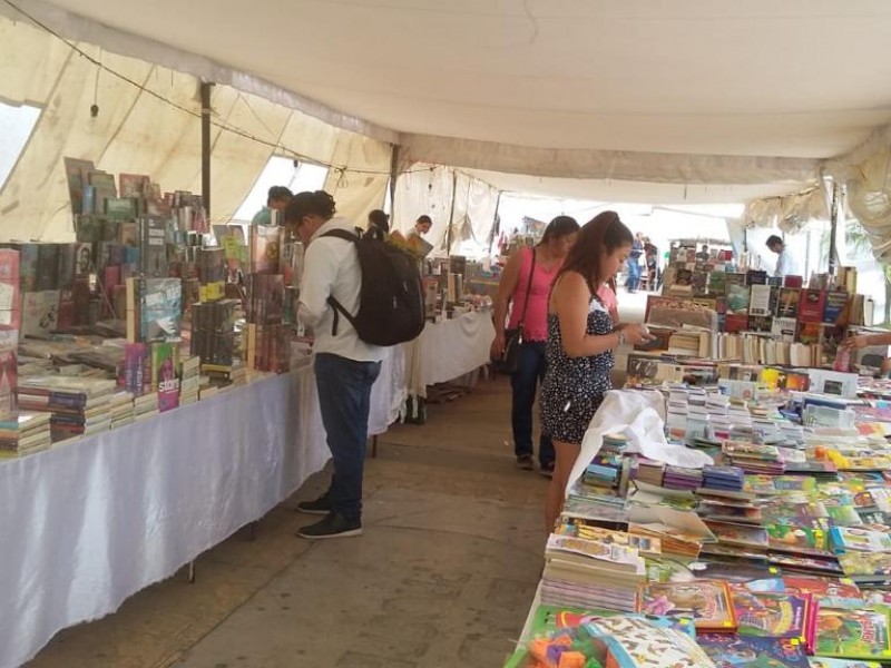 Pocas ventas en Feria del Libro