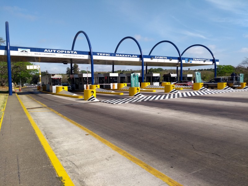 Poco tráfico en autopista Tepic-Mazatlán