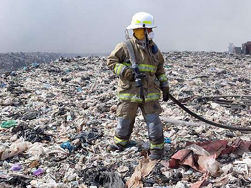 Pocos avances para sofocar incendio en vertedero “Laureles”