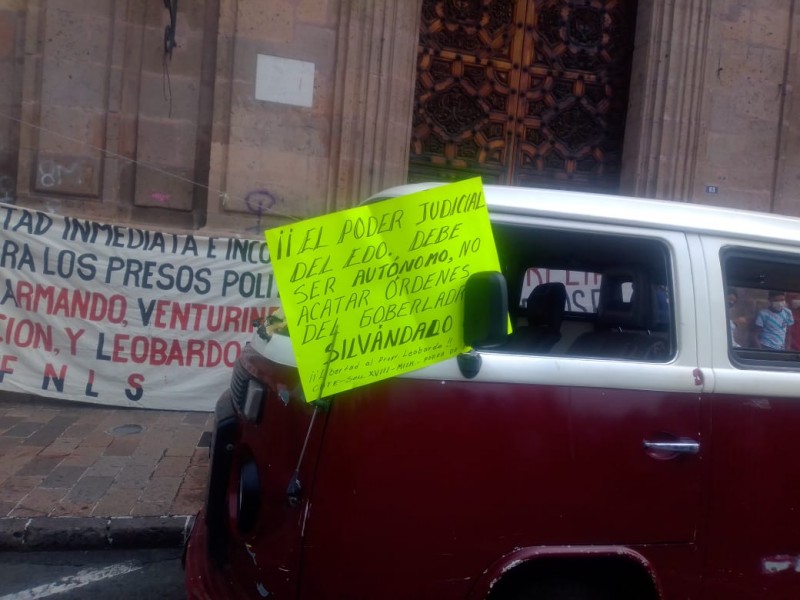 Poder de Base protesta contra tarjetización y detención de docente