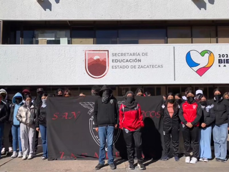 Podrían proceder contra normalistas por toma de casetas y bloqueo vial