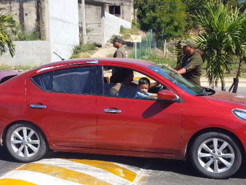 Policía comunitaria instala puesto de seguridad en Petatlán