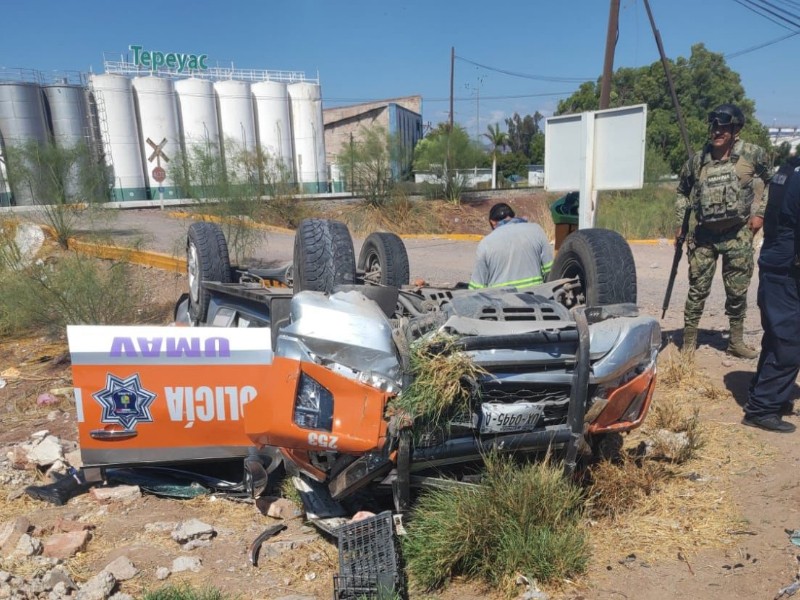 Policías de Cajeme graves tras persecución y volcadura de patrulla