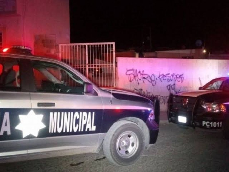 Policía de Torreón es arrestado por compañeros: familiares denuncian corrupción