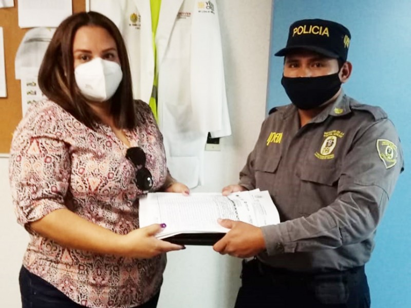 Policía del IPAX, reconocido por entregar pertenencias abandonadas en Veracruz