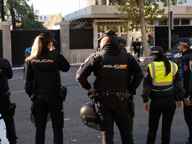 Policía española detonó sobre enviado a embajadora de EEUU