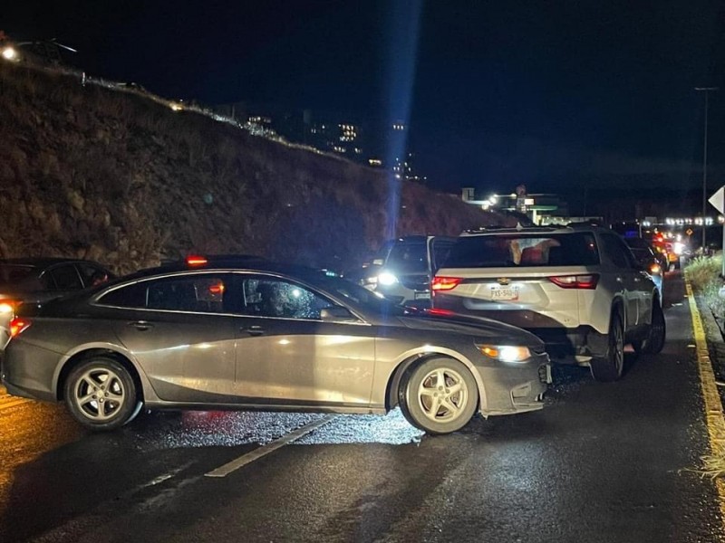 Policía estatal agredió a reporteros y manifestantes