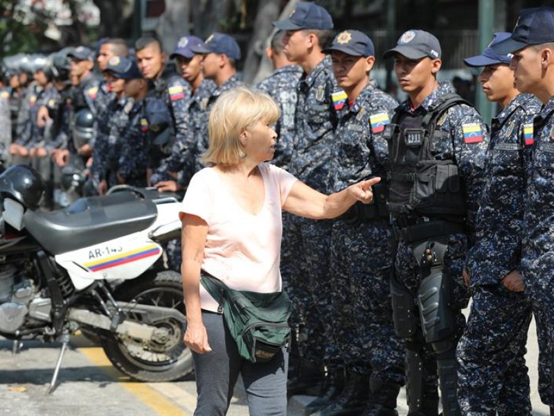 Policía impide en Caracas marcha