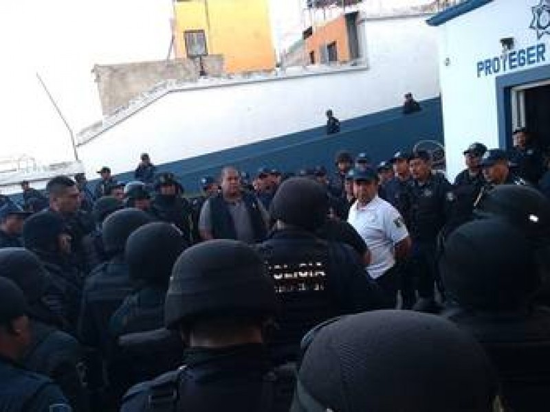 Policía municipal de Oaxaca realizan paro de labores