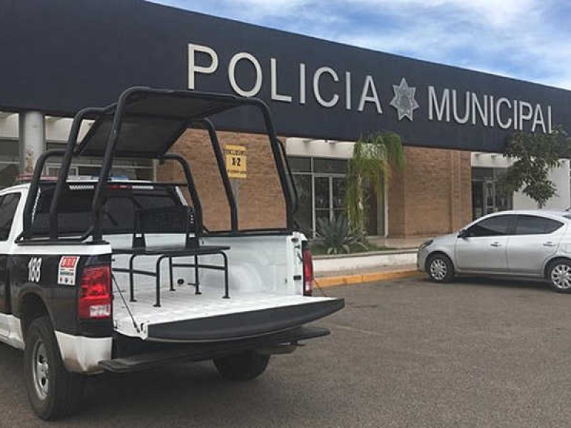 Policia Municipal detiene a dos con posible portación de droga