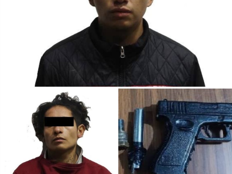 Policía Municipal detiene a dos personas por posesión de arma en Oaxaca Policía Municipal detiene a dos personas por posesión de arma en Oaxaca