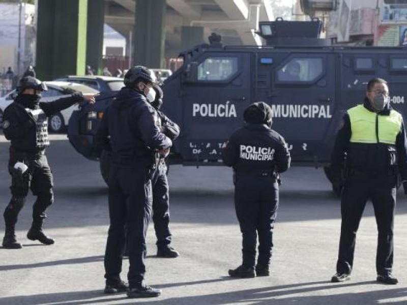 Policía municipal hace abuso de autoridad con comerciantes de Amalucan