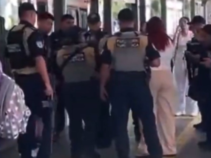 Policía turística detiene a 2 carteristas de la Línea 2