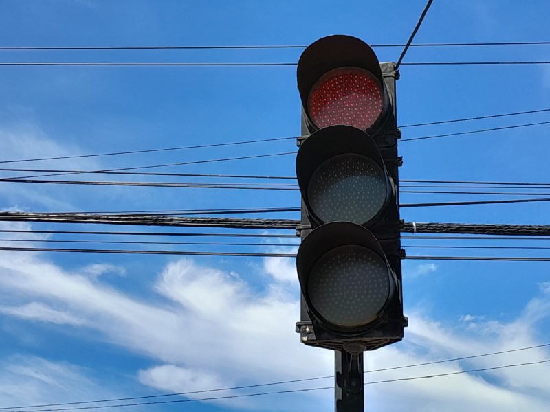 Policía vial pone en marcha operativo electrones, para reparar semáforos