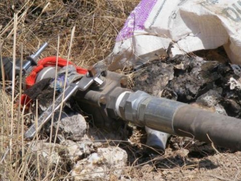 Policías aseguran toma clandestina de hidrocarburos en Acambay