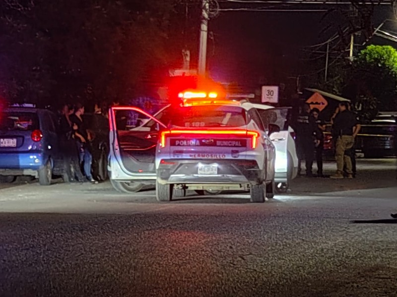 Policías balean a hombre durante persecución