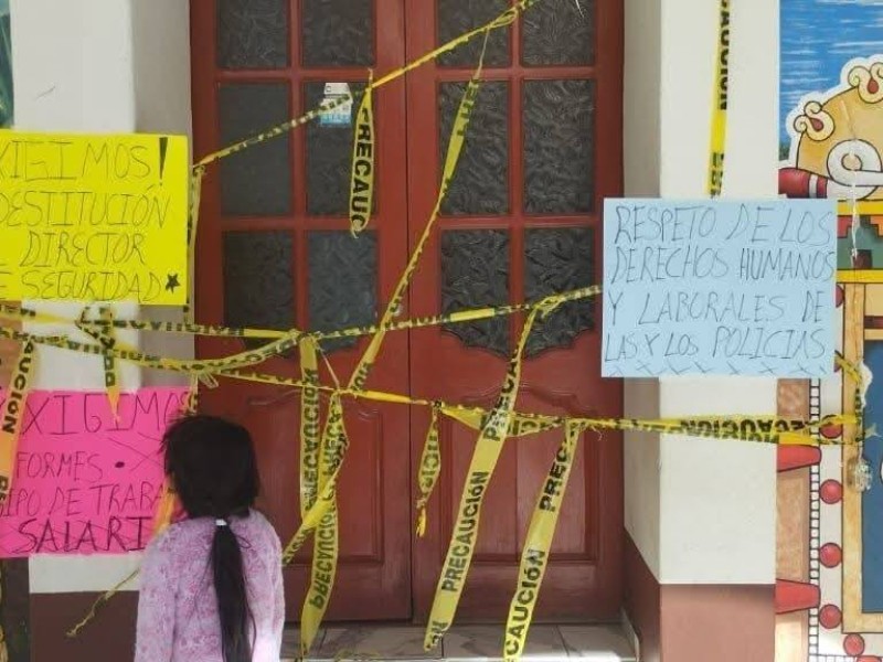 Policías de Chalcatongo paran labores y exigen diálogo con alcalde