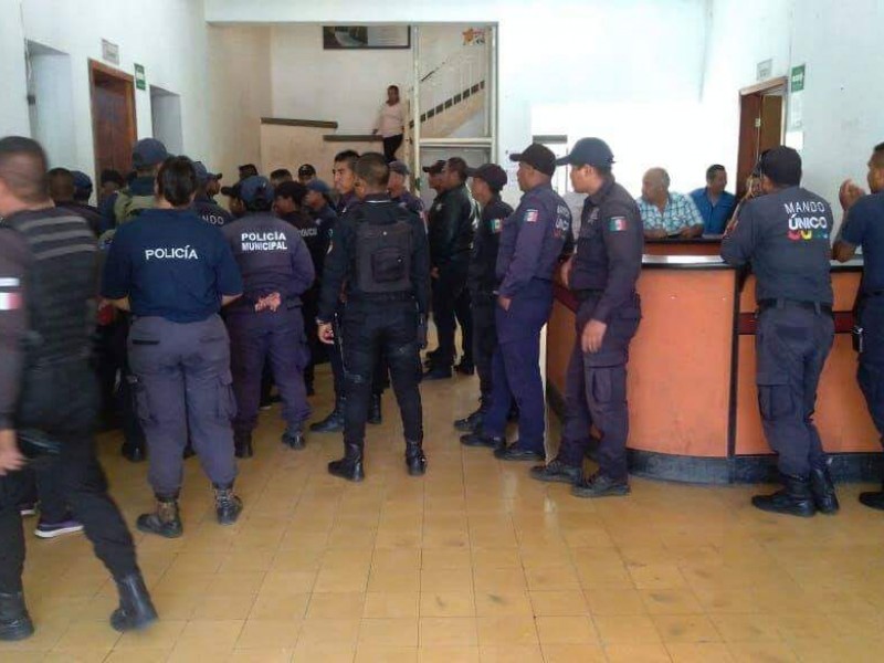 Policías de Cintalapa inician paro de labores