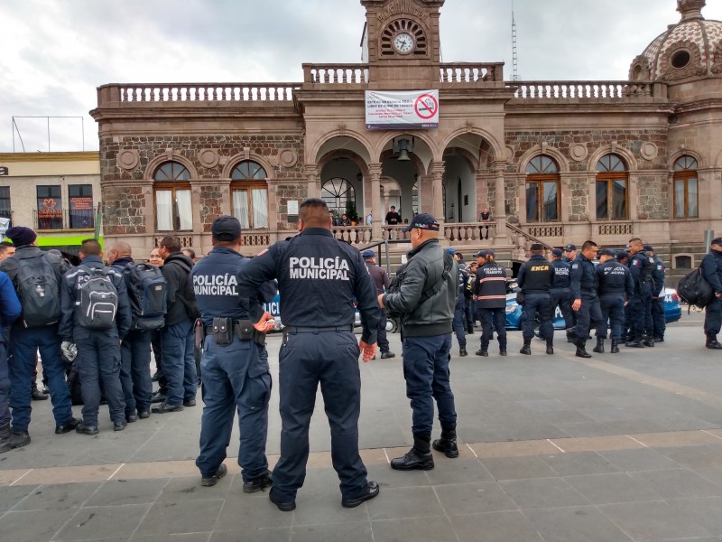 Policías de Tianguistenco denuncian malas condiciones laborales