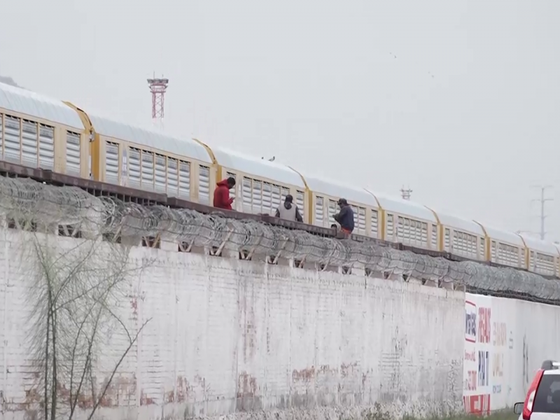 Policías en Torreón golpean a cinco migrantes. Uno está hospitalizado