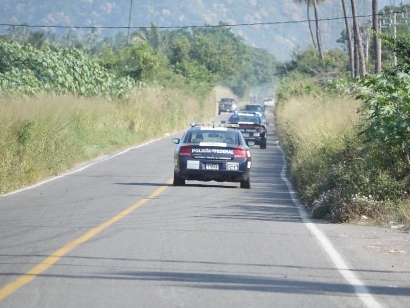 Policías estatales atacados a balazos en carretera tecomense