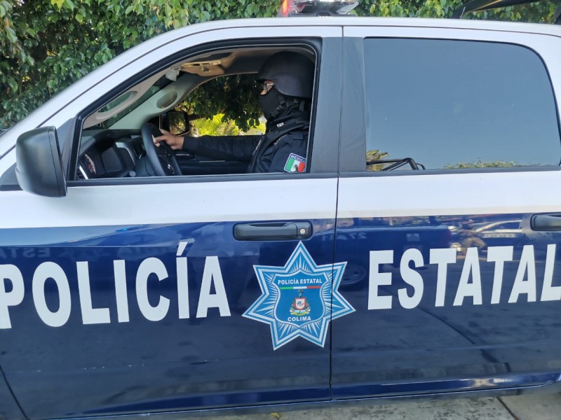 Policías estatales capturan a sujeto con bidones de hidrocarburo