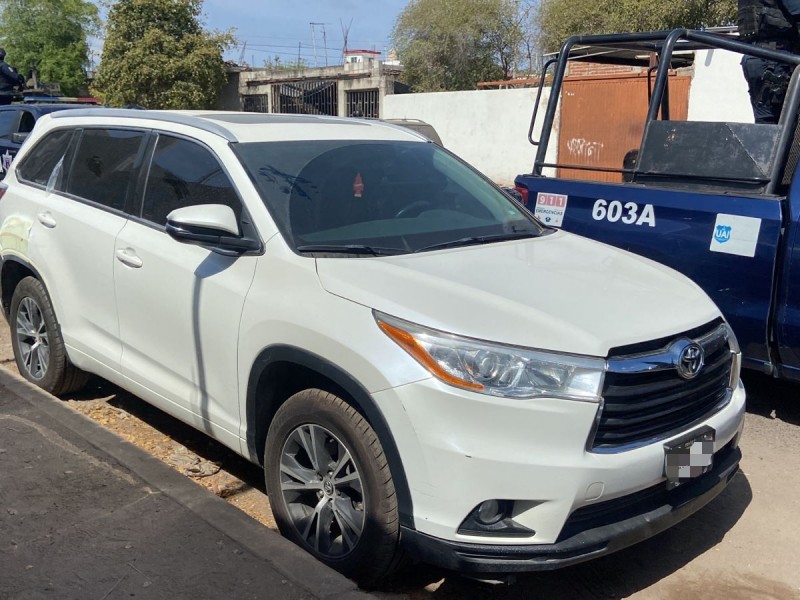 Policías Estatales recuperan camioneta robada en Culiacán