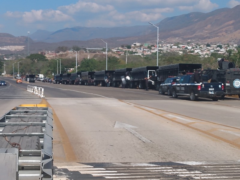 Policías estatales resguardan casetas por movilizaciones campesinas