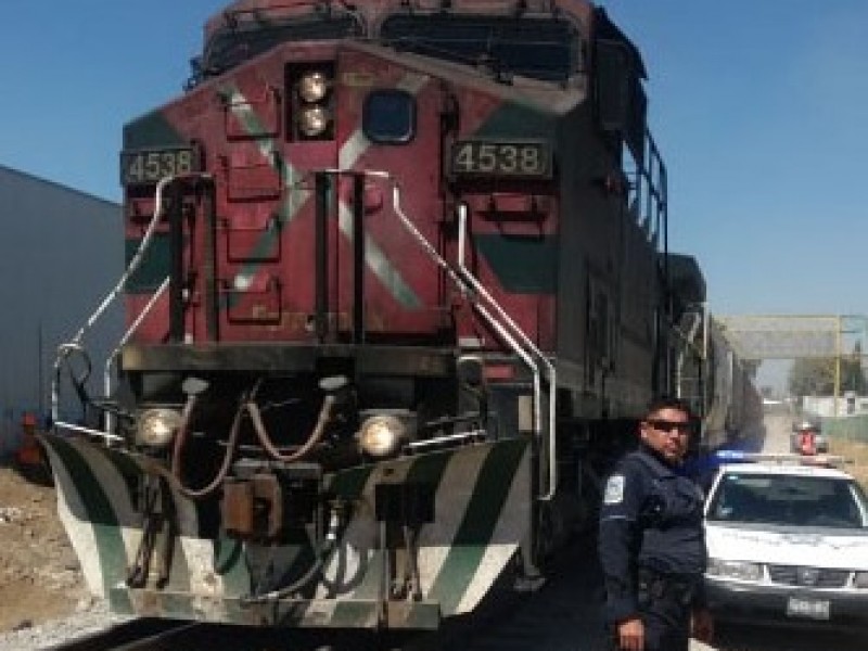 Policías evitan saqueo a trenes en Puebla