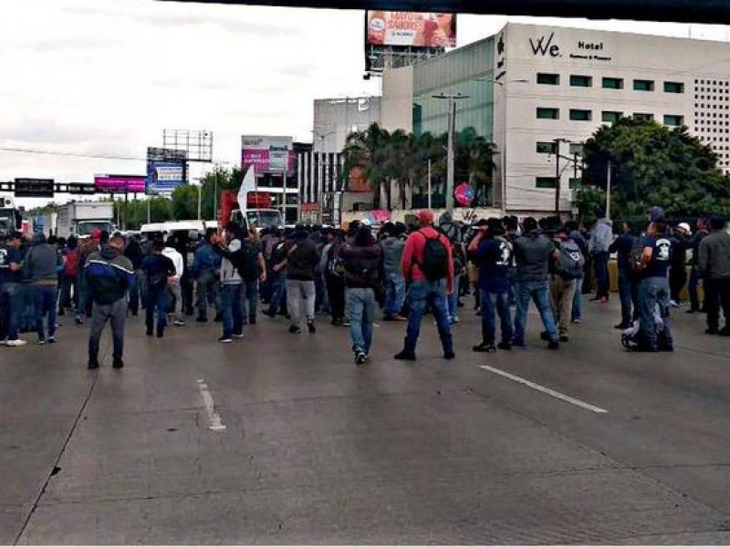 Policías Federales bloquean acceso al Aeropuerto