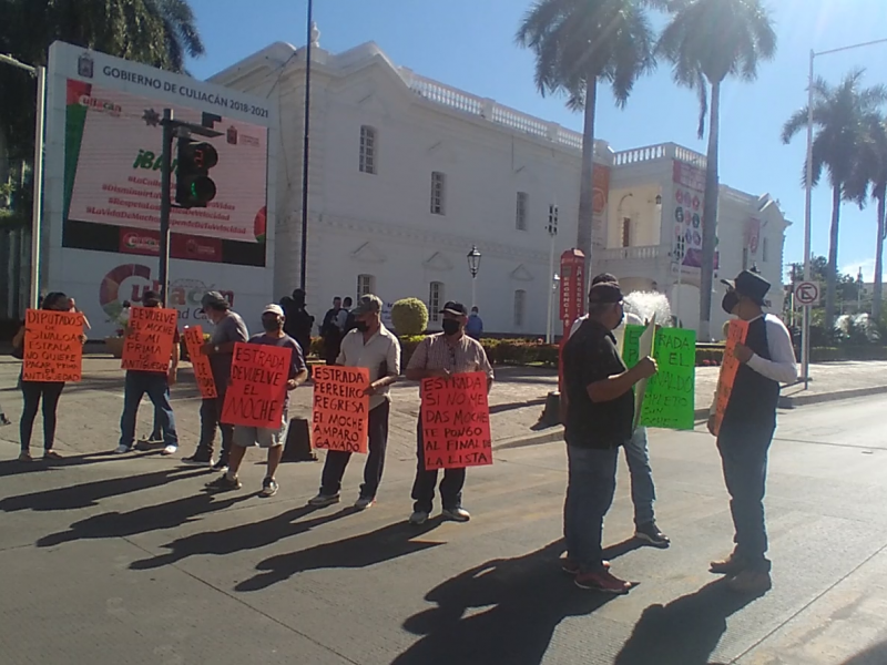 Policías jubilados se manifiestan en Ayuntamiento de Culiacán