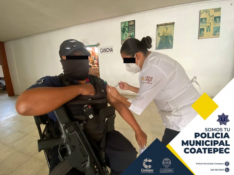 Policías Municipales de Coatepec reciben vacuna contra COVID-19