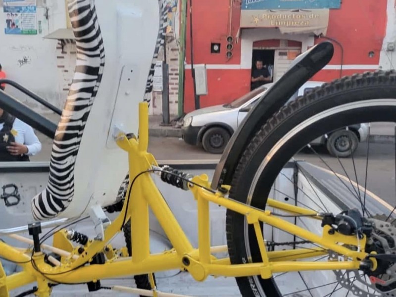 Policías municipales de Querétaro recuperan bicicleta adaptada