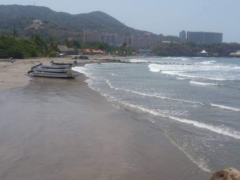 Policías Municipales no dejan que restauranteros accedan a la Isla