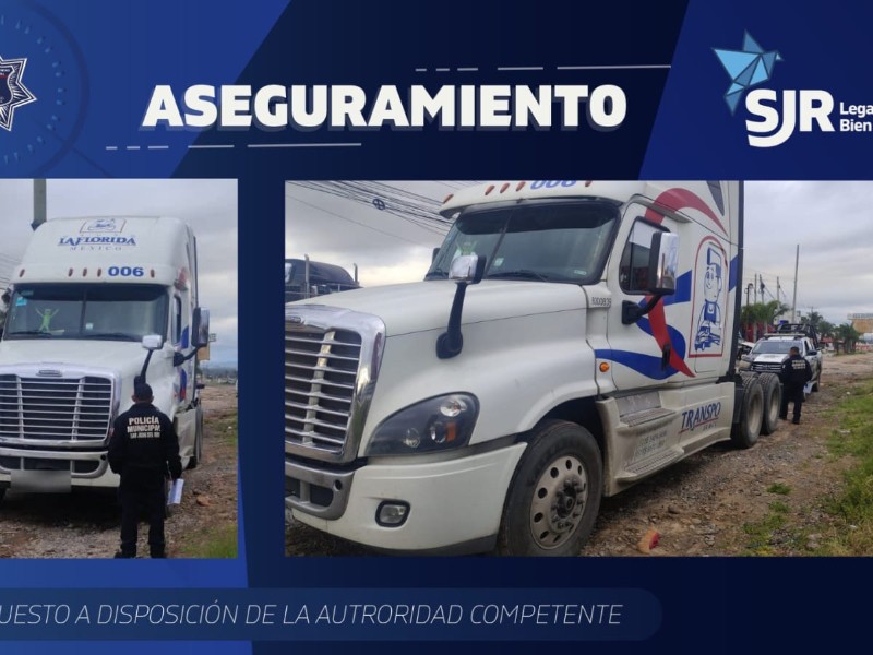 Policías municipales recuperan tracto camión robado