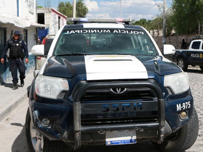 Policías recuperan un vehículo minutos después de haber sido robado