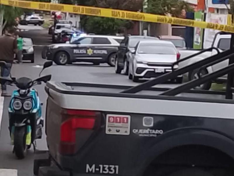 Policía abate a sujeto que amagaba a personas con un machete